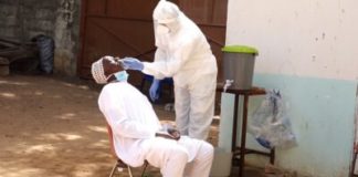 GAMBIE: LES LIEUX DE CULTES OUVERTS, ECOLES FERMÉES