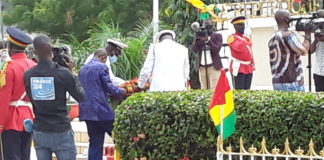 02 OCTOBRE 2020: ALPHA CONDÉ DÉPOSE LA GERBE À LA PLACE DES MARTYRS