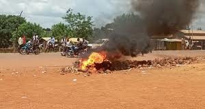 URGENT-KISSIDOUGOU: PILLAGES DES MAISONS , BOUTIQUES, MAGASINS , AFFRONTEMENTS ENCOURS..