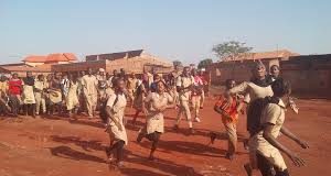 PRÉFECTURE DE MALI : 600 ENSEIGNANTS ENGAGÉS ET PAYÉS PAR LES COMMUNAUTÉS !