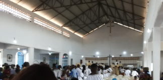 GUINÉE/PÂQUES : DES MESURES SANITAIRES PEU SUIVIES