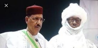 BAZOUM DEVIENT PRÉSIDENT DU NIGER ET ACCUSE LES JIHADISTES DE « CRIMES DE GUERRRE »