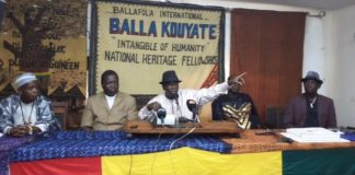 GUINÉE/CULTURE : BALLA KOUYATÉ PRESENTE SON TROPHÉE AUX MEDIAS !