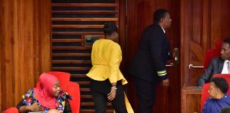 UNE DÉPUTÉE EXPULSÉE DU PARLEMENT POUR AVOIR PORTÉ UN PANTALON