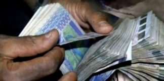 MAMADOU DÉROBE L’ARGENT DE SON ONCLE ET FAIT PLAISIR A SA COPINE !