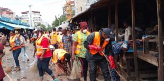 KALOUM : LES FEMMES ENTREPRENEURES DU MARCHÉ NIGER FONT DE L’ASSAINISSEMENT LEUR CHEVAL DE BATAILLE