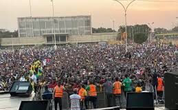 SHOW BIZ: UN ARRANGEUR REVIENT SUR L' »INGRATITUDE » DES ARTISTES!