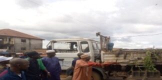 ENTA MARCHÉ: LES JEUNES DU QUARTIER S’ENGAGENT A LUTTER CONTRE L’INSALUBRITÉ !