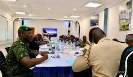 RÉFORME STRUCTURELLE: CL DOUMBOUYA DROIT DANS SES BOTTES!