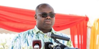 PARC DE CONAKRY : DR BERNARD GOUMOU PROCÉDE A LA POSE DE LA PREMIÈRE PIERRE.