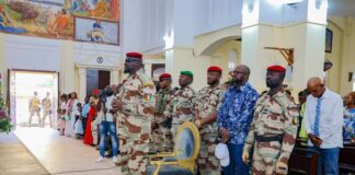 GUINÉE/NOËL : COLONEL MAMADI DOUMBOUYA CÉLÈBRE LA FÊTE DANS LA CATHÉDRALE SAINTE-MARIE ….