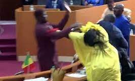 DEUX DEPUTES CONDAMNES A SIX MOIS POUR AVOIR FRAPPE UNE ELUE ENCEINTE