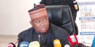 CHARLES WRIGHT PEINT UN TABLEAU SOMBRE DE LA JUSTICE…