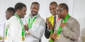 MACKY SALL OFFRE UNE PRIME SPÉCIALE DE 10 MILLIONS ET UN TERRAIN AUX LIONS…