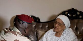 AN 39 DÉCÈS DE L’ANCIEN PRÉSIDENT AHMED SÉKOU TOURÉ : LE COLONEL DOUMBOUYA A LA CÉRÉMONIE D’HOMMAGE…