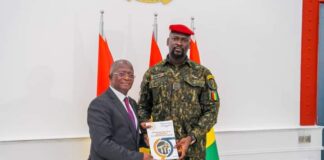 COLONEL MAMADI DOUMBOUYA REÇOIT LE RAPPORT SUR L’ÉTAT DE LA GOUVERNANCE