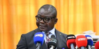 CHARLES WRIGHT DÉSAVOUÉ PAR SES PAIRS!