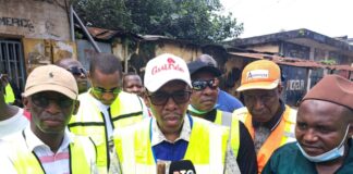 SAMEDI D’ASSAINISSEMENT À CONAKRY : LE MINISTRE EL HADJ GANDO BARRY EN ACTION À MATAM