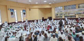 DES PÈLERINS GUINÉENS PRIENT POUR LA PAIX ET LA RÉUSSITE DE LA TRANSITION !