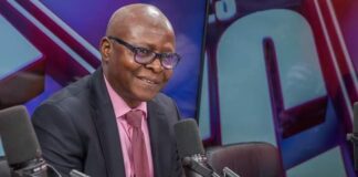 « 33 370 FONCTIONNAIRES N’ONT PAS ÉTÉ ENRÔLÉS », CONFIE JULIEN YOMBOUNO