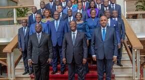 LE PREMIER MINISTRE DESTITUÉ ET LE GOUVERNEMENT DISSOUT