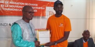 TOURNONS LA PAGE GUINÉE : IBRAHIMA DIALLO PASSE LE FLAMBEAU