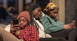 L’UTILISATION DES RÉSEAUX SOCIAUX PAR LES ADOLESCENTS « ACCROÎT LEUR SENTIMENT DE FRUSTRATION »