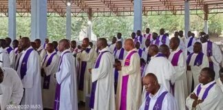 BOFFA: LE CLERGÉ CATHOLIQUE EN PÈLERINAGE!