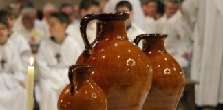 CATHÉDRALE CONAKRY/MESSE CHRISMALE: PERCER LE SECRET DES SAINTES HUILES ET CHRÊME!