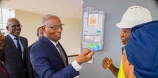 LE PREMIER MINISTRE POSE UN COMPTEUR PREPAYE A LA PRIMATURE