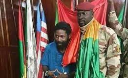 ÉLOGES ET POUVOIR : LES ARTISTES GUINÉENS EN TRANSITION