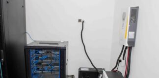 COOPÉRATION GUINÉE-CHINE : REMISE DE PANNEAUX SOLAIRES POUR LE PN-RAVEC