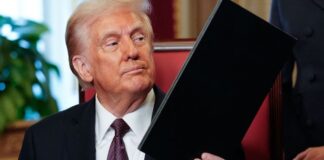 DONALD TRUMP PLACE 1 300 JOURNALISTES EN CONGÉ FORCÉ