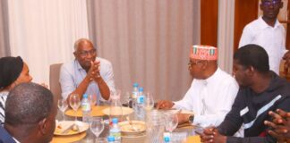 RAMADAN ET DIALOGUE : LE PREMIER MINISTRE PARTAGE UN MOMENT UNIQUE AVEC LA PRESSE