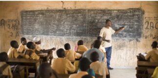 DES ENSEIGNANTS PRIVÉS DE LEURS SALAIRES, UNE VOIX SE FAIT ENTENDRE