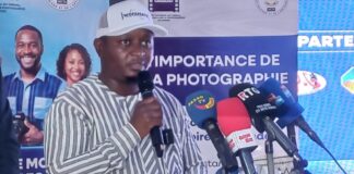 MOUSSA MOÏSE SYLLA : « LA PHOTOGRAPHIE CRÉÉ DES PONTS LÀ OÙ IL N’Y EN A PAS »