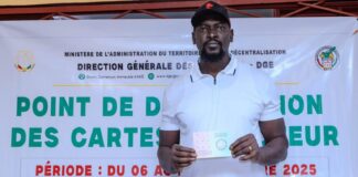 MAMADI DOUMBOUYA RETIRE SA CARTE D’ÉLECTEUR ET LANCE UN APPEL À LA MOBILISATION