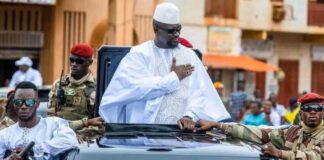 LE GÉNÉRAL PASSE DU TREILLIS AUX URNES