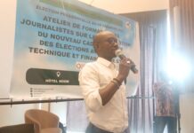 « DÉSORMAIS LE TÉLÉPHONE EST INTERDIT DANS L’ISOLOIR »