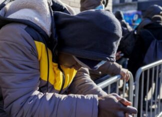 QUINZE AFRICAINS, RENVOYÉS DES ÉTATS-UNIS, ASSIGNÉS AU CAMEROUN