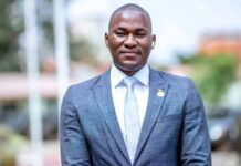 MOUSSA CONDÉ, TROIS MINUTES POUR S’EFFONDRER