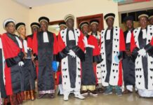 LA COUR SUPRÊME BOULEVERSE LA DONNE ÉLECTORALE À LA DERNIÈRE MINUTE