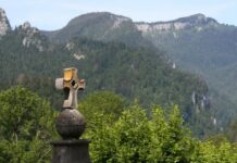 LÉON XIV RENFORCE LE RÔLE DES ÉVÊQUES FACE AUX COMMUNAUTÉS RELIGIEUSES