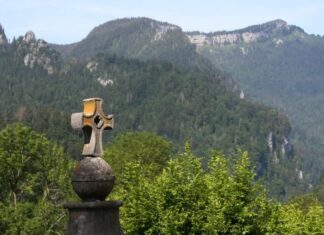 LÉON XIV RENFORCE LE RÔLE DES ÉVÊQUES FACE AUX COMMUNAUTÉS RELIGIEUSES