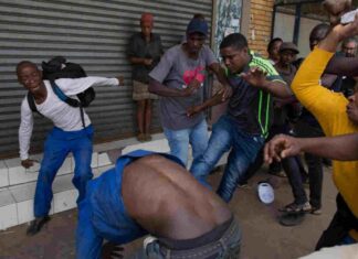 PAYS DE MANDELA, TENSIONS ET XÉNOPHOBIE : LA MISE EN GARDE D’ALIOUNE TINE