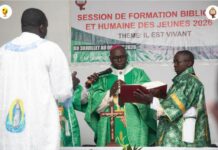 RÉSEAUX SOCIAUX : L’ÉGLISE INTERPELLE LA JEUNESSE SUR LES DÉRIVES NUMÉRIQUES