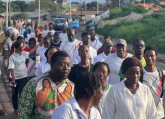 50 ANS DE FOI : LA MARCHE DE GRATITUDE POUR LE PÈRE CORREA