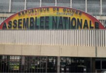 TENSIONS AU PARLEMENT : LES SYNDICALISTES DÉFIENT LE SECRÉTAIRE GÉNÉRAL