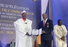 DR OUSMANE KABA, BÂTISSEUR DE L’UNIVERSITÉ KOFI ANNAN, ÉLEVÉ À LA DIGNITÉ DE COMMANDEUR