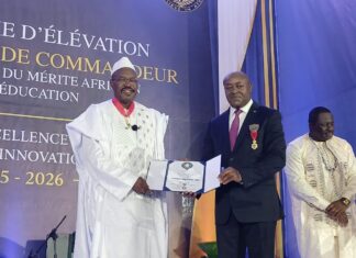DR OUSMANE KABA, BÂTISSEUR DE L’UNIVERSITÉ KOFI ANNAN, ÉLEVÉ À LA DIGNITÉ DE COMMANDEUR